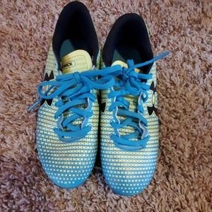 Girls size 2.5 youth under armour cleats